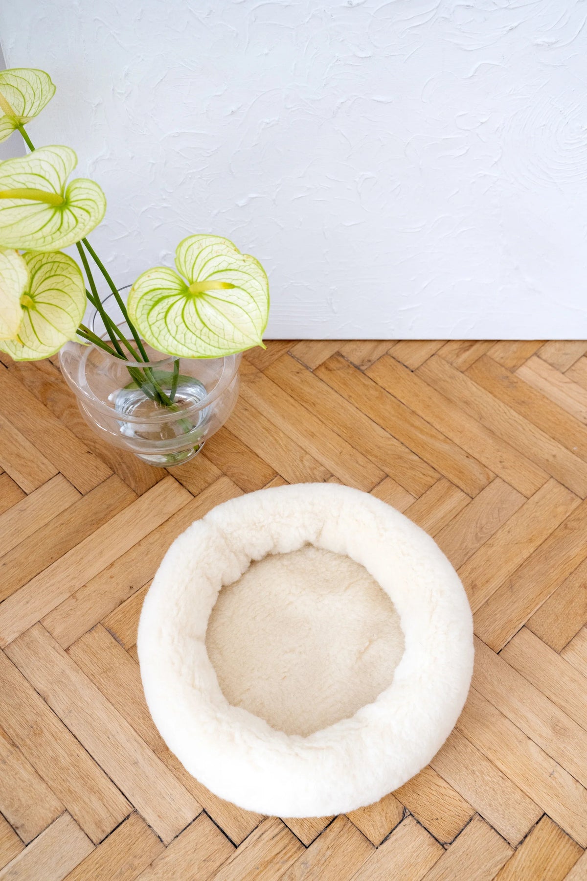 The Tatra Mountain Natural Wool Pet Bed -Natural White